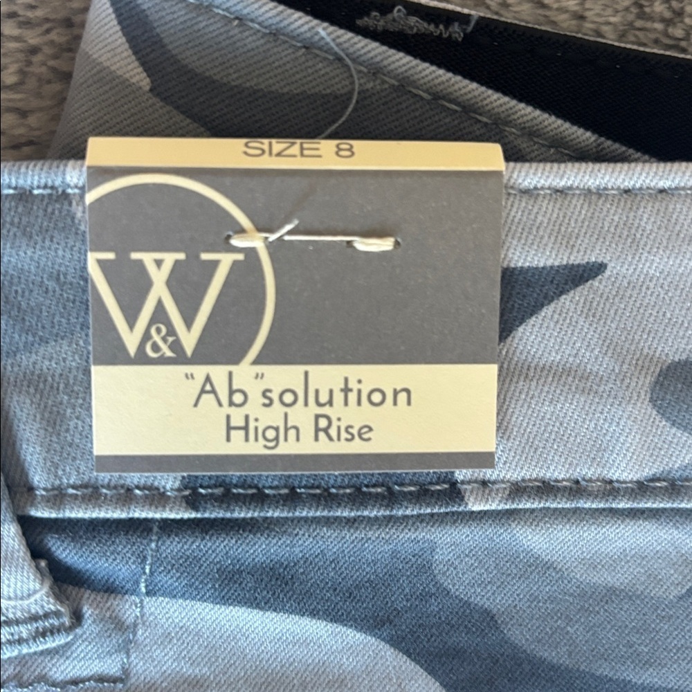 Wit & Wisdom 'Ab' Solution Camo High Waist Raw Hem
Shorts in Blue Shadow Sz8 NWT - Picture 3 of 7